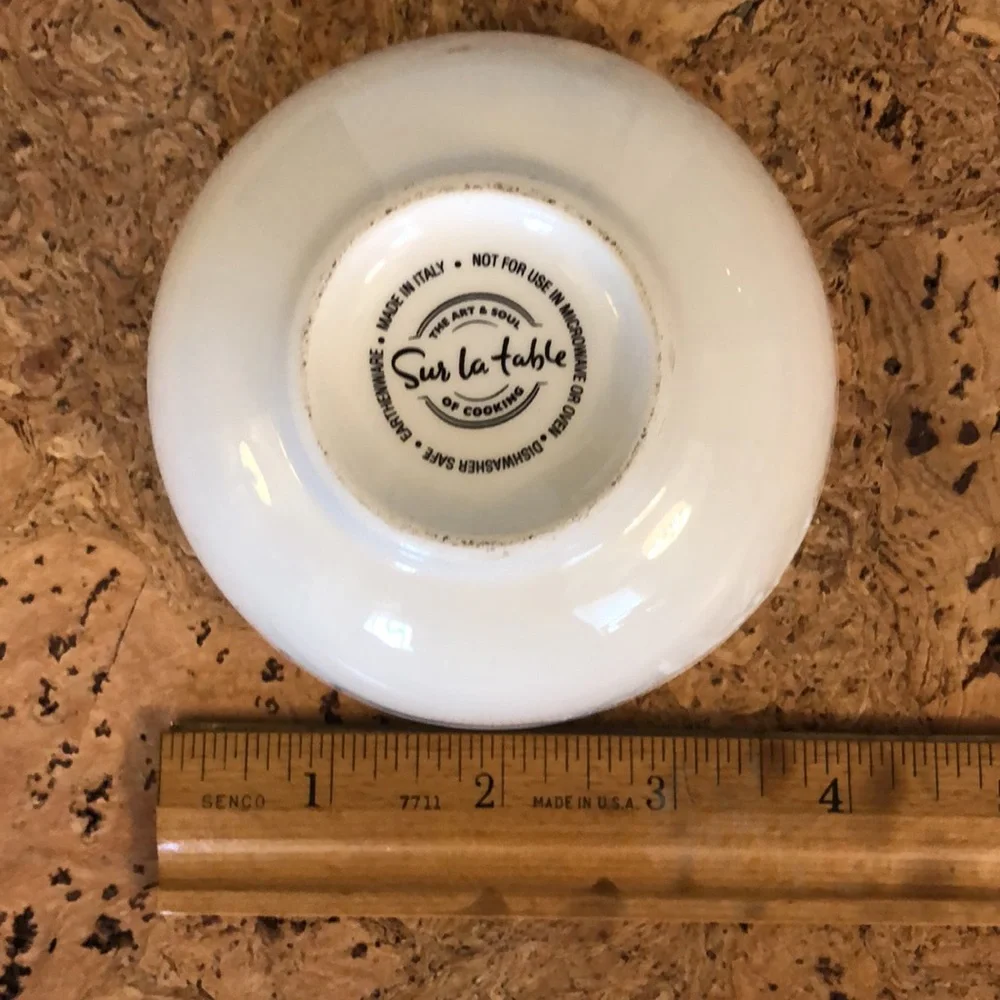 Sur la table bowl
